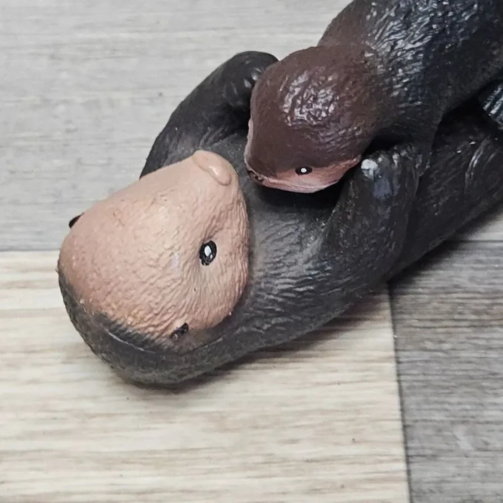Sea Otter Figures/Enhydra Lutris mother and baby - Super Cute !